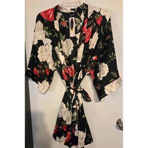 CASSANDRA INTIMATES Kimona Red & Black Floral Satiny Robe New With Tag Size S/M